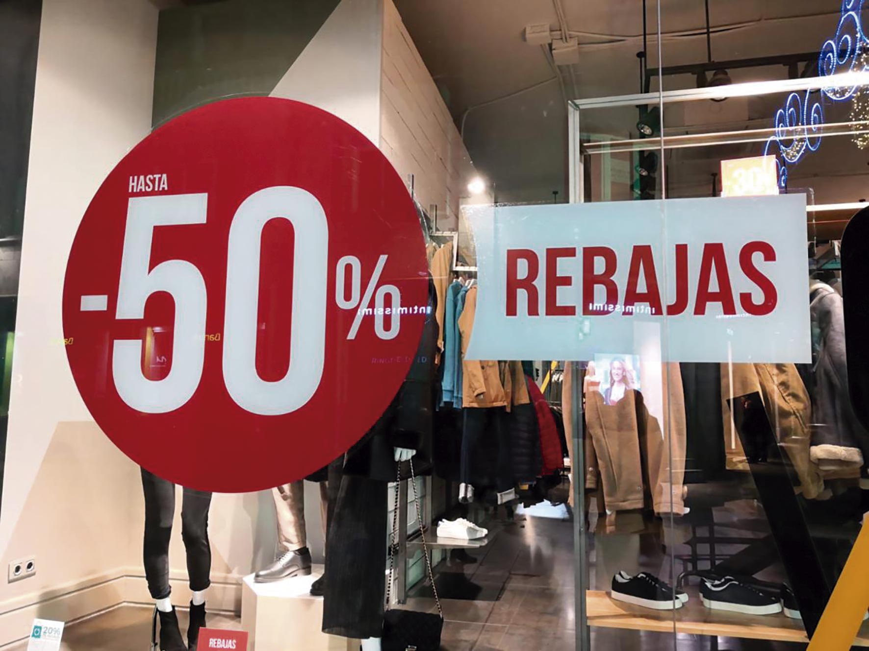 Empuje Contiene Ejercicio El Gobierno prohíbe las rebajas en las tiendas físicas para evitar  aglomeraciones en la desescalada - Cantabria Económica