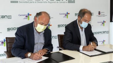 El director general de SODERCAN, Javier Carrión y el presidente de la Asociación "Mujer y Talento", Javier González Portilla - GOBIERNO