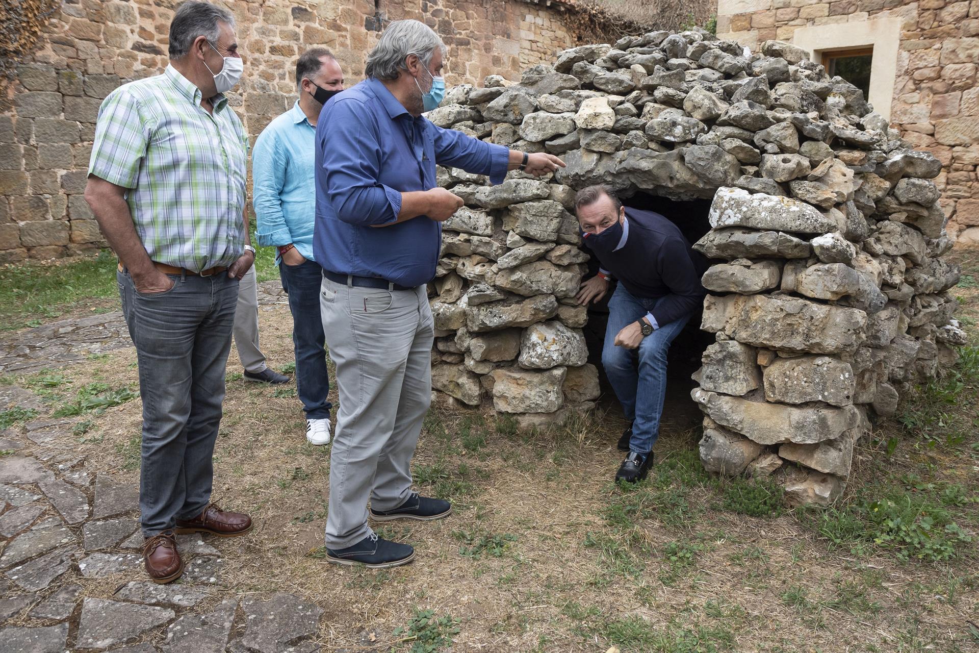 Visita del consejerro de Desarrollo Rural al centro de visitantes de La Piedra en Seco, en Valderredible - GOBIERNO DE CANTABRIA