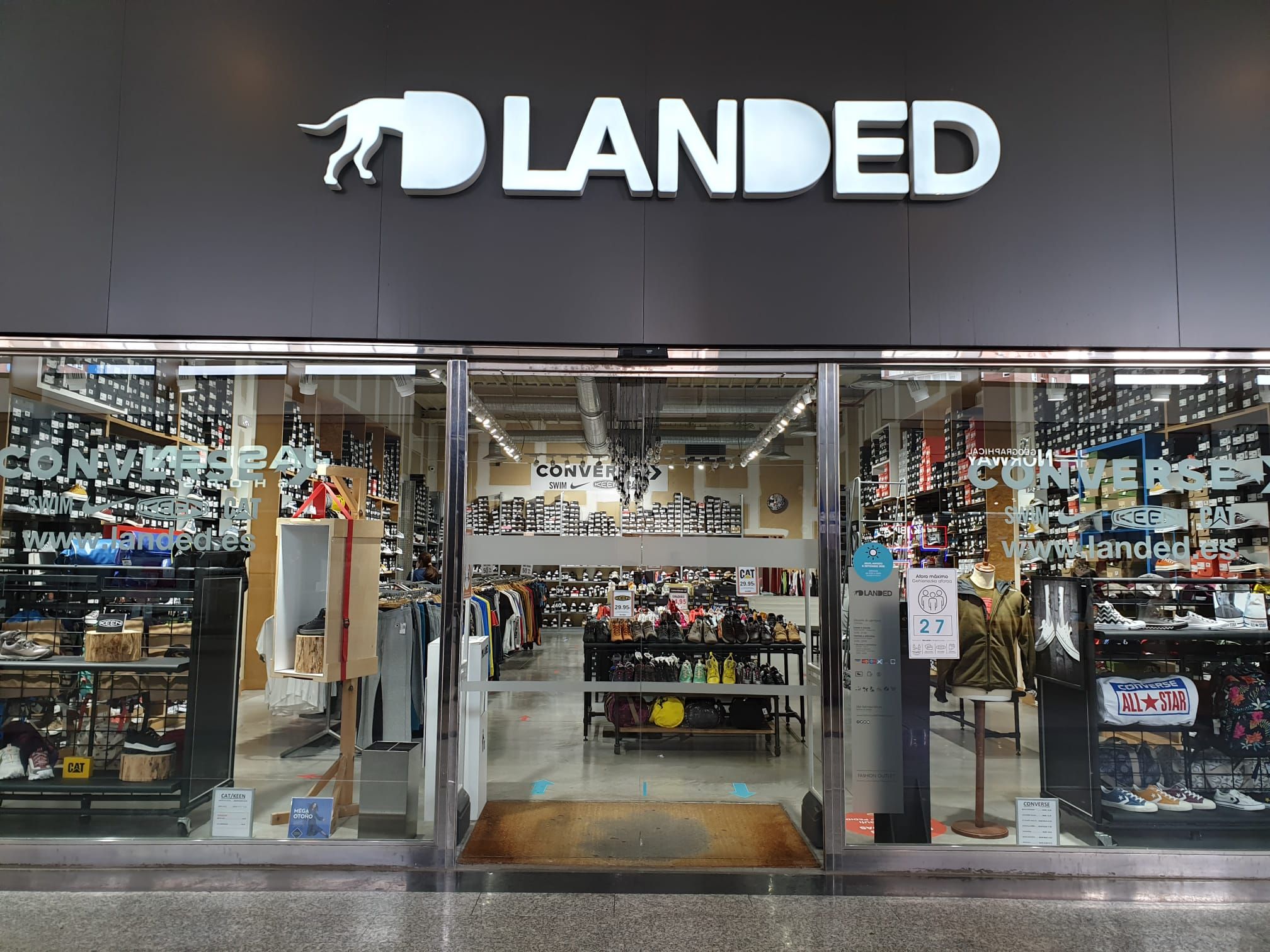 Guía de Landed para comprar online unas Converse outlet -