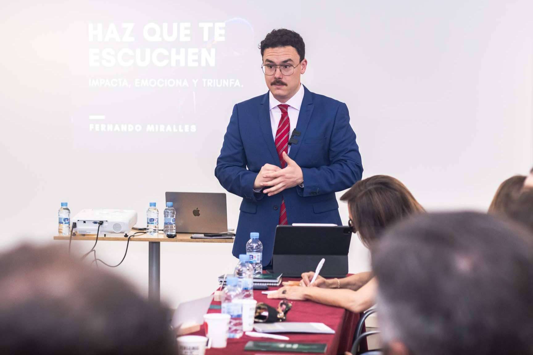Fernando Miralles consigue potenciar las habilidades de comunicación y  aumentar las ventas a través de su curso de oratoria Madrid - Cantabria  Económica