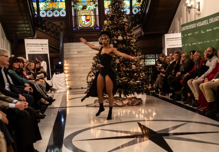 Desfile Nuevo Futuro 2025 - Actuación Monty Lima