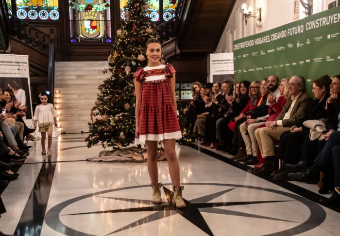 Desfile Nuevo Futuro 2025 - Ana Fresno Saez by Blanco & Entredoses