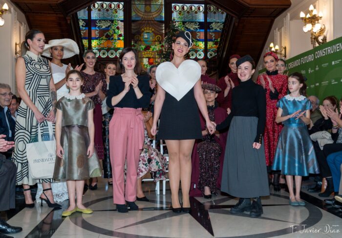 Desfile Nuevo Futuro 2025 - Saludo Tr inidad Castillo & Marián Pacheco